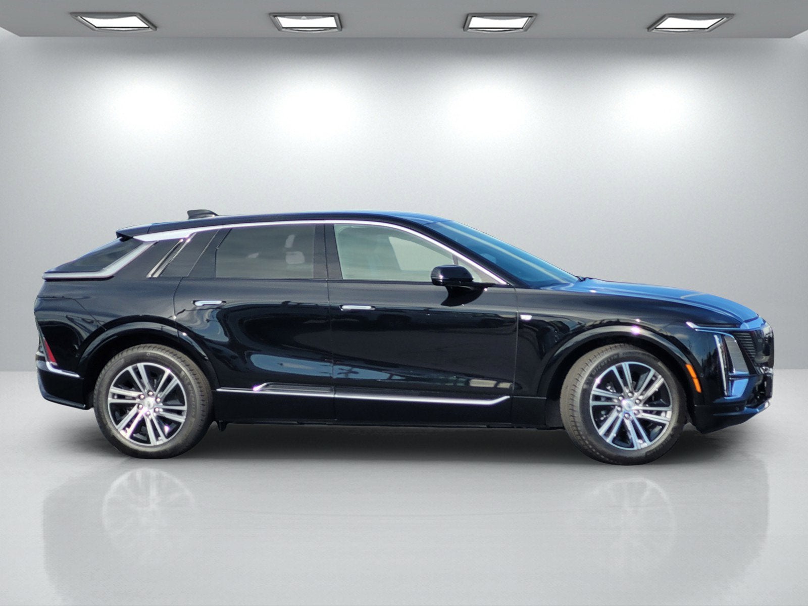 2025 Cadillac LYRIQ Luxury 1