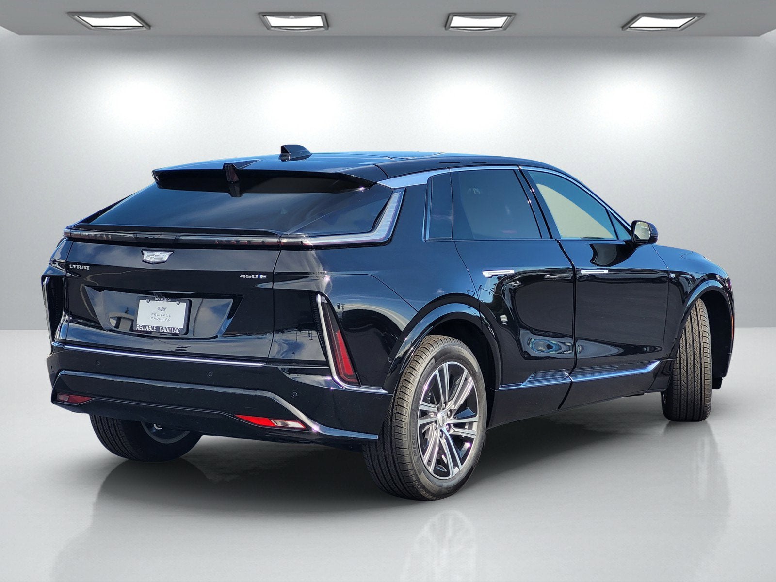 2025 Cadillac LYRIQ Luxury 1