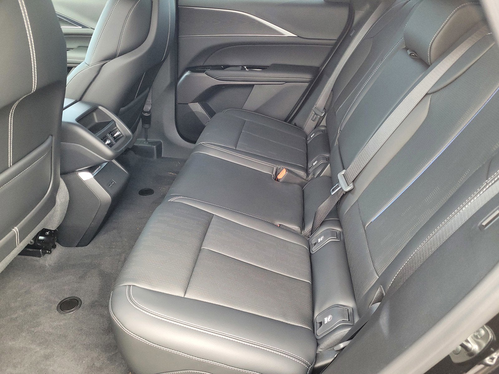 2025 Cadillac LYRIQ Luxury 1