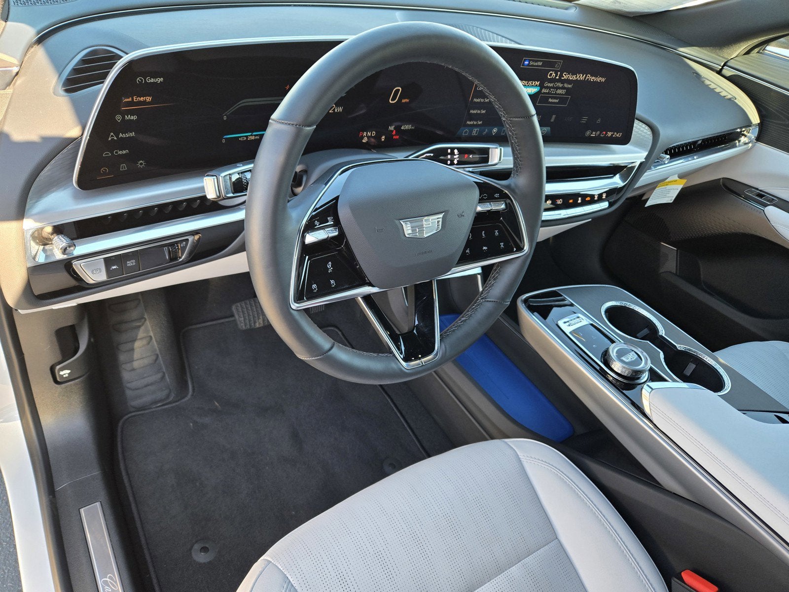 2025 Cadillac LYRIQ Luxury 1