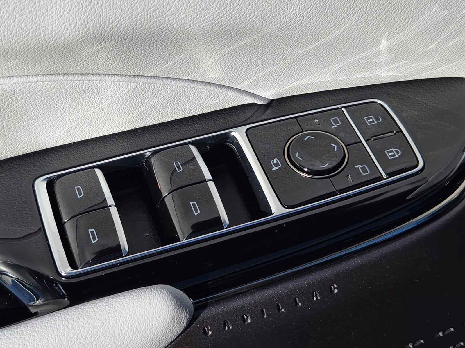 2025 Cadillac LYRIQ Luxury 1