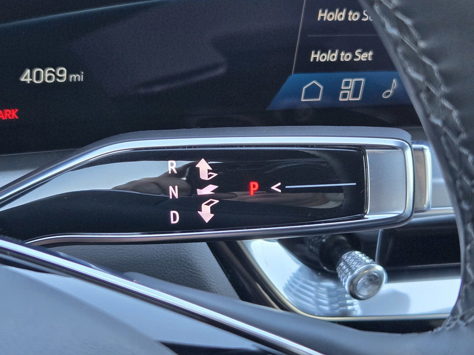 2025 Cadillac LYRIQ Luxury 1