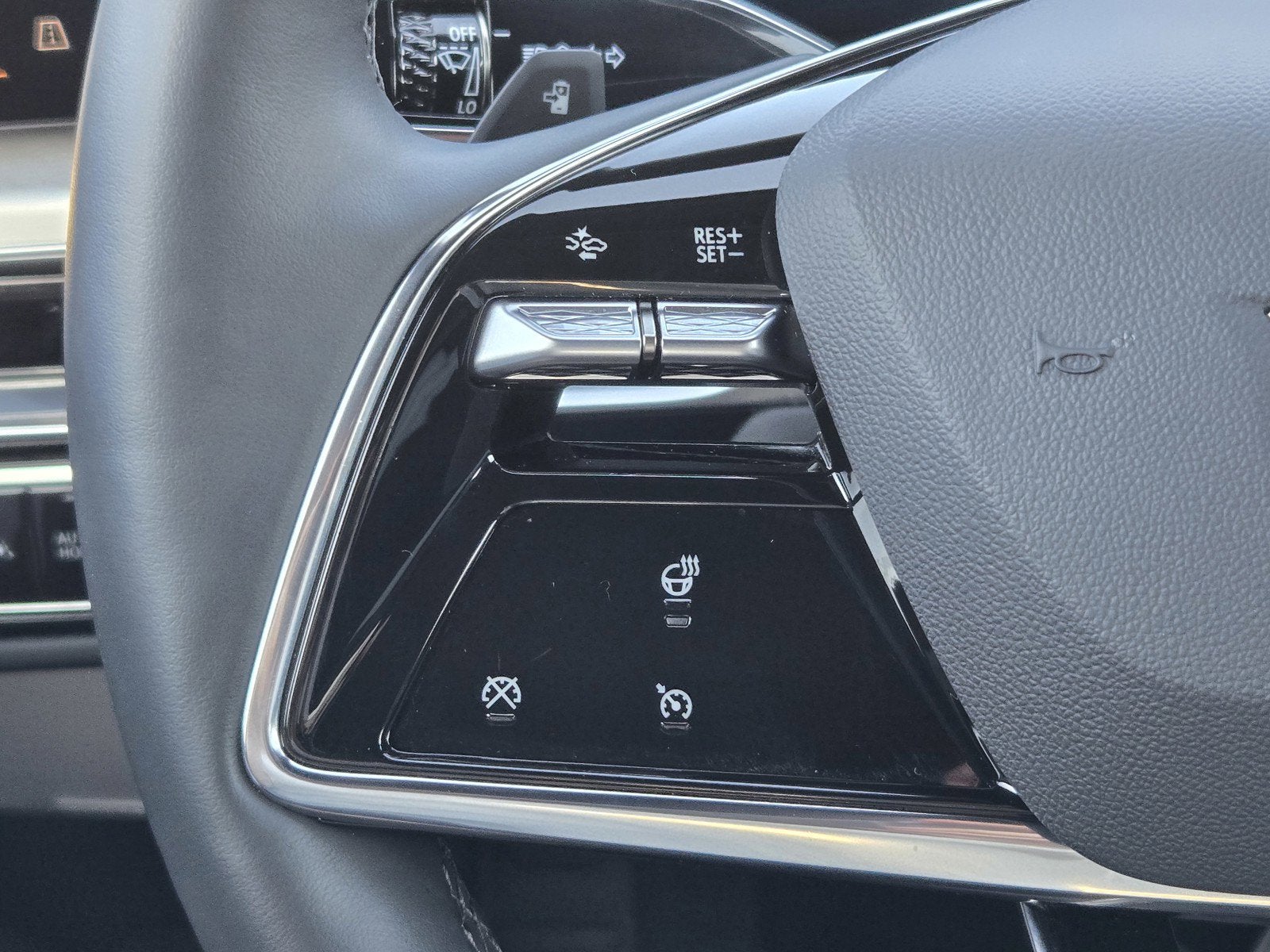 2025 Cadillac LYRIQ Luxury 1