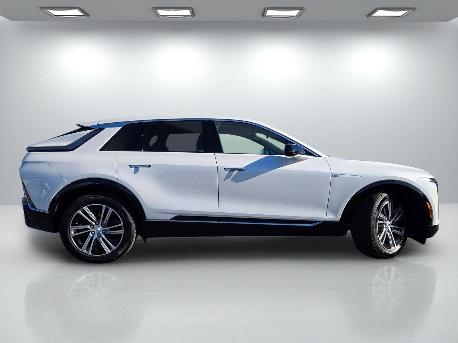 2025 Cadillac LYRIQ Luxury 1