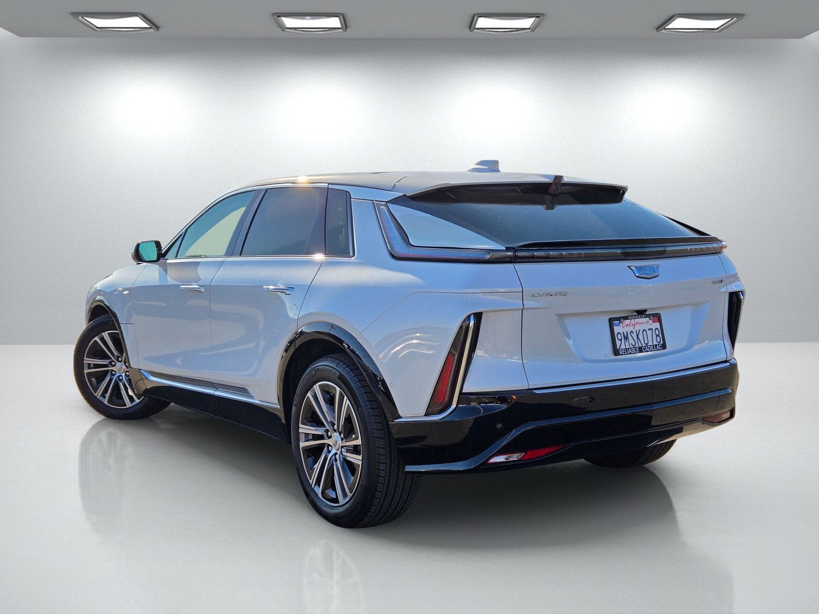 2025 Cadillac LYRIQ Luxury 1