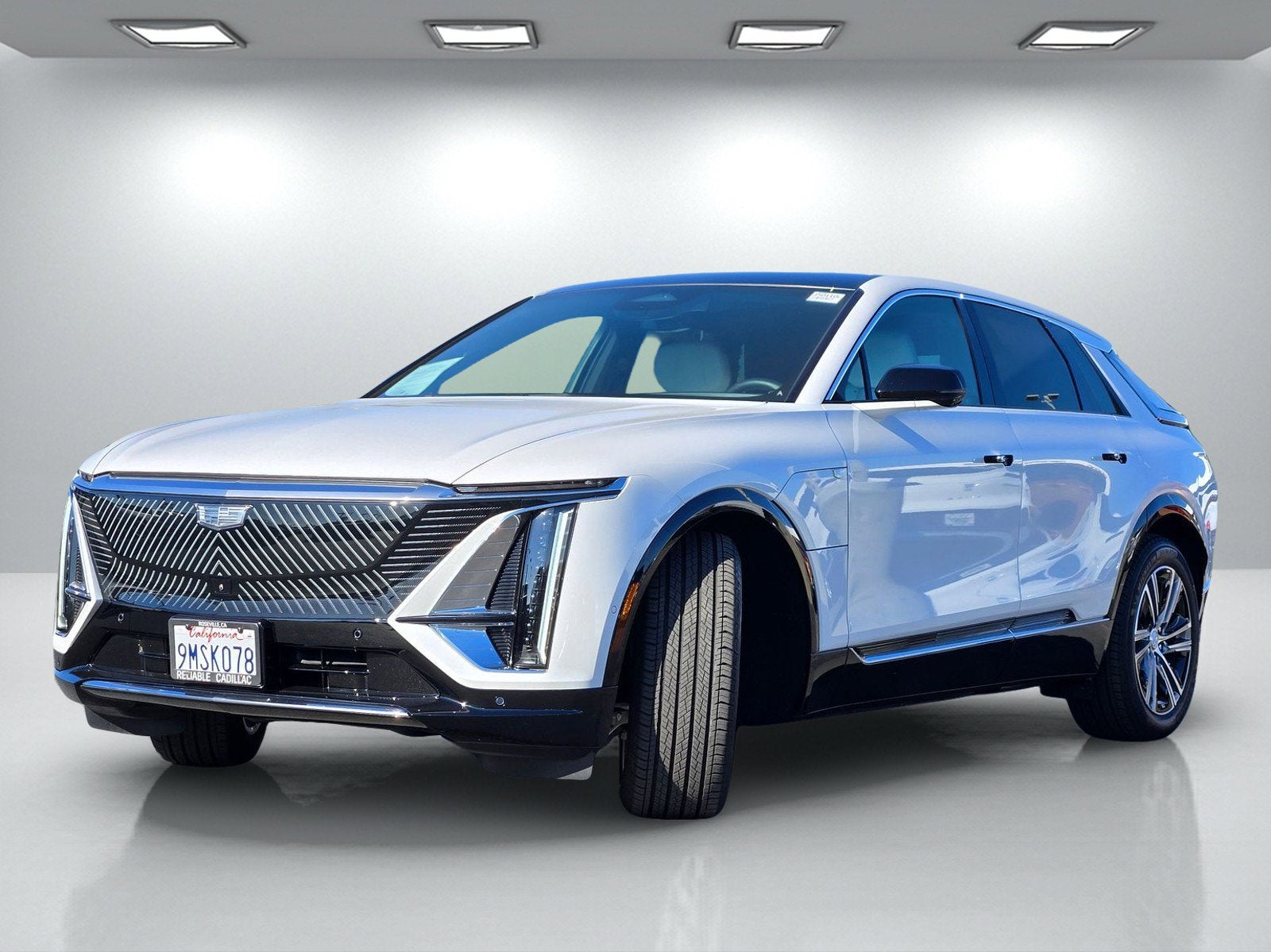 2025 Cadillac LYRIQ Luxury 1