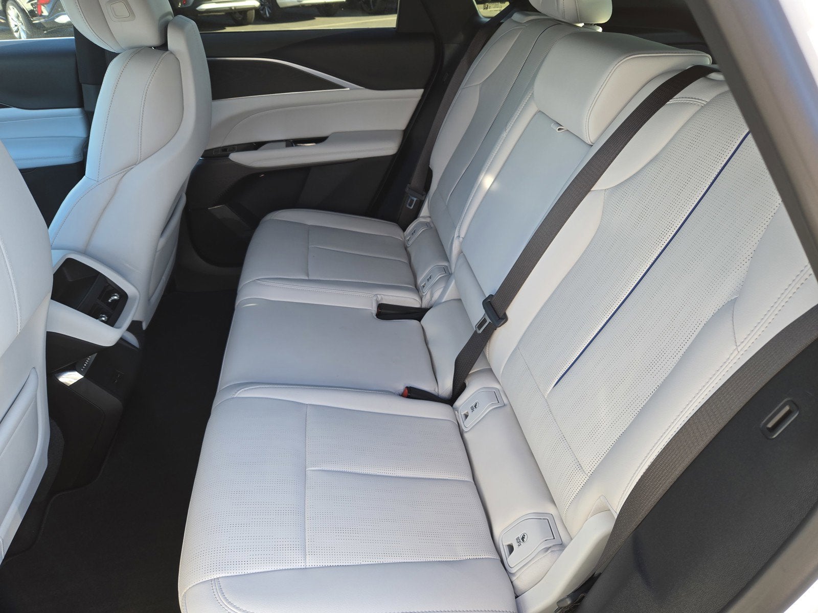 2025 Cadillac LYRIQ Luxury 1