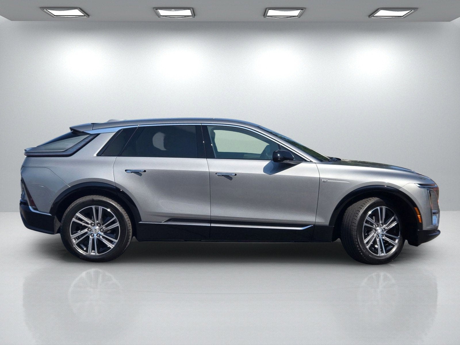 2025 Cadillac LYRIQ Luxury 1