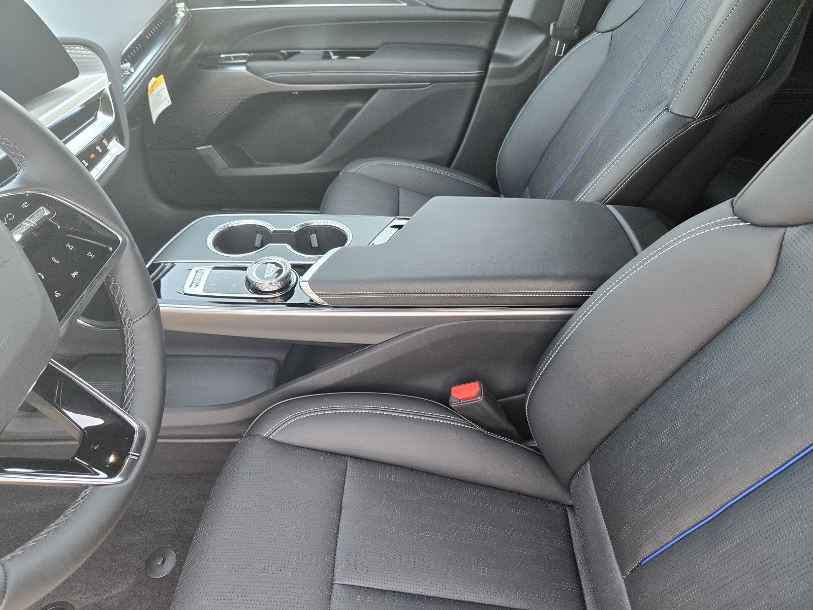 2025 Cadillac LYRIQ Luxury 1