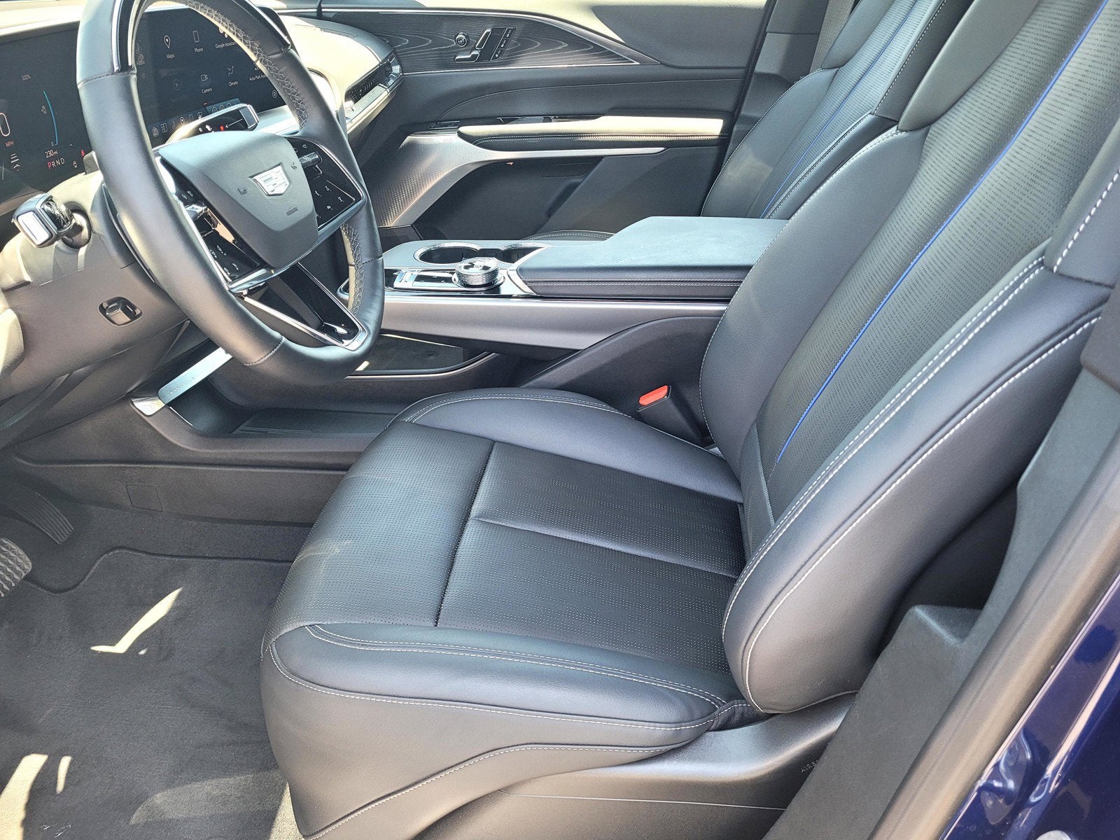 2024 Cadillac LYRIQ Luxury 3