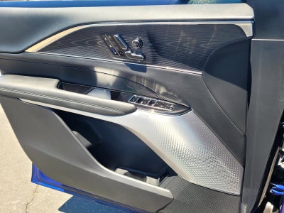 2024 Cadillac LYRIQ Luxury 3