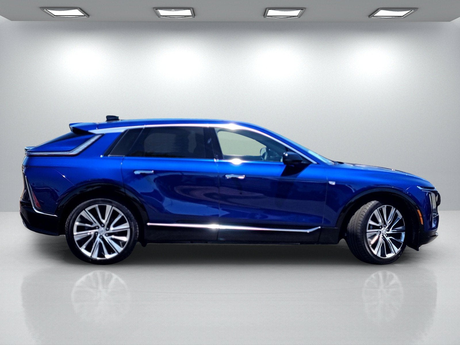 2024 Cadillac LYRIQ Luxury 3