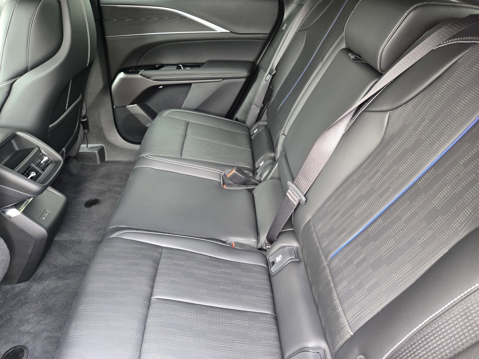 2025 Cadillac LYRIQ Sport 1