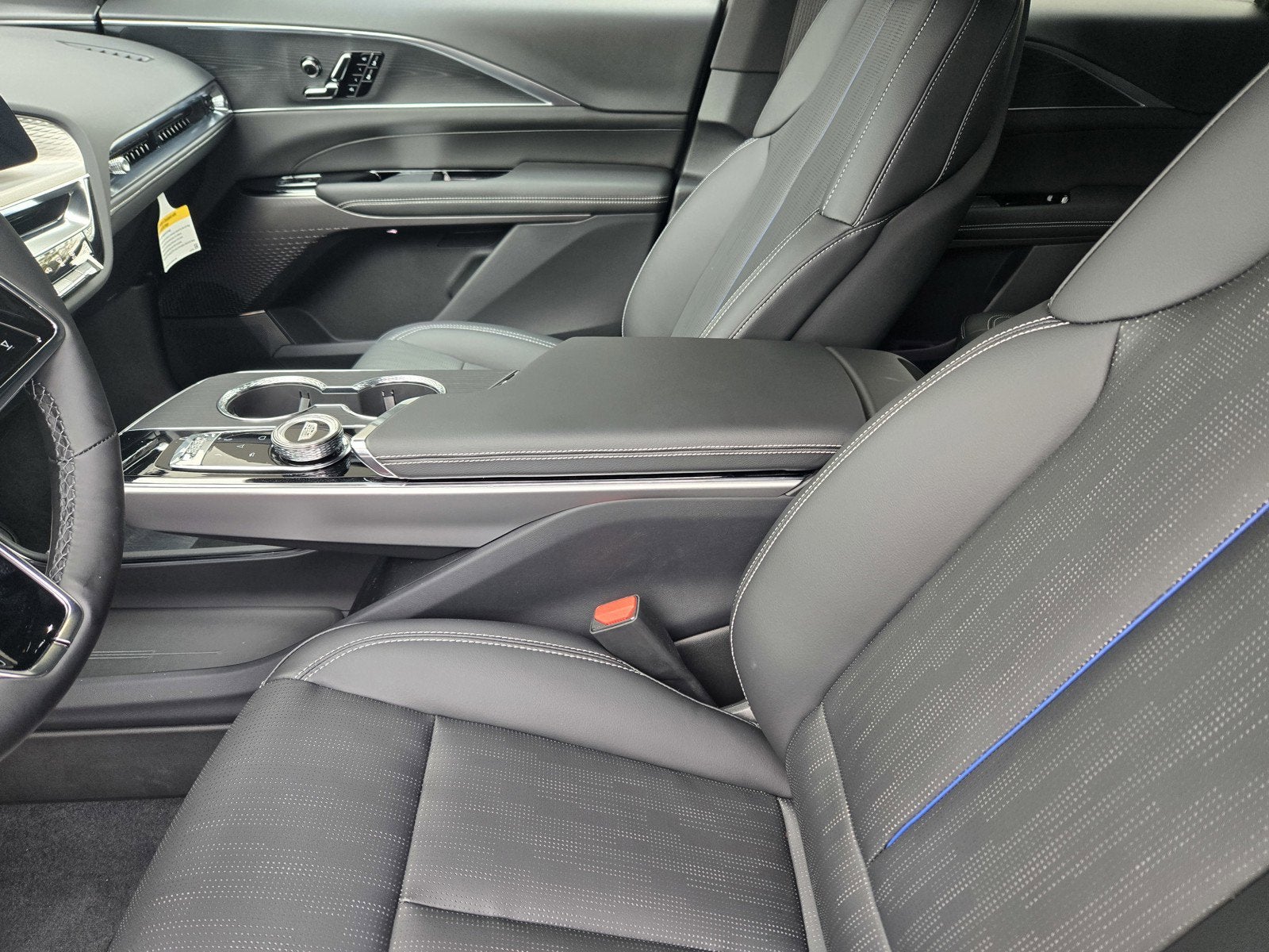 2025 Cadillac LYRIQ Sport 1