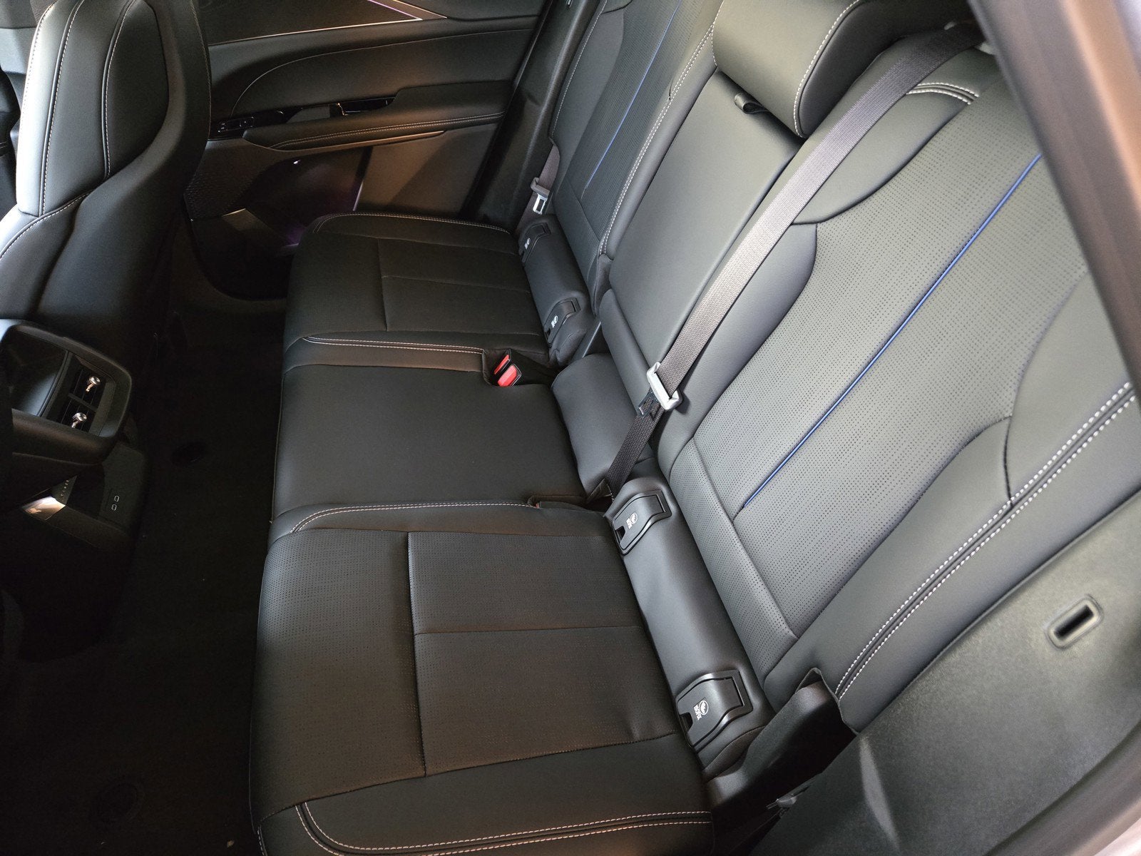 2025 Cadillac LYRIQ Sport 1