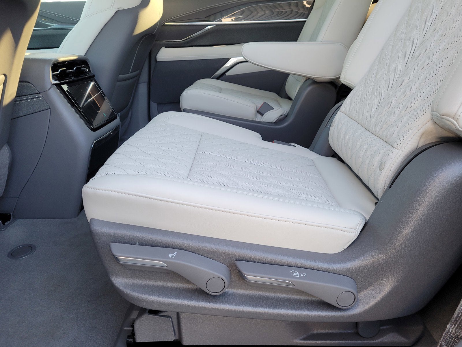 2025 Cadillac ESCALADE IQ Luxury 1