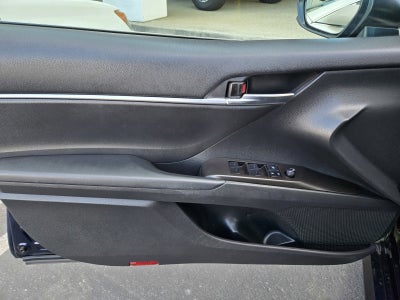 2022 Toyota Camry Hybrid LE