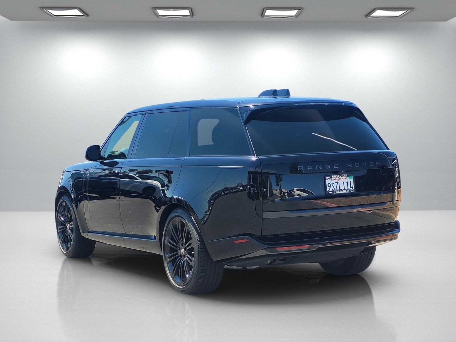 2025 Land Rover Range Rover SE